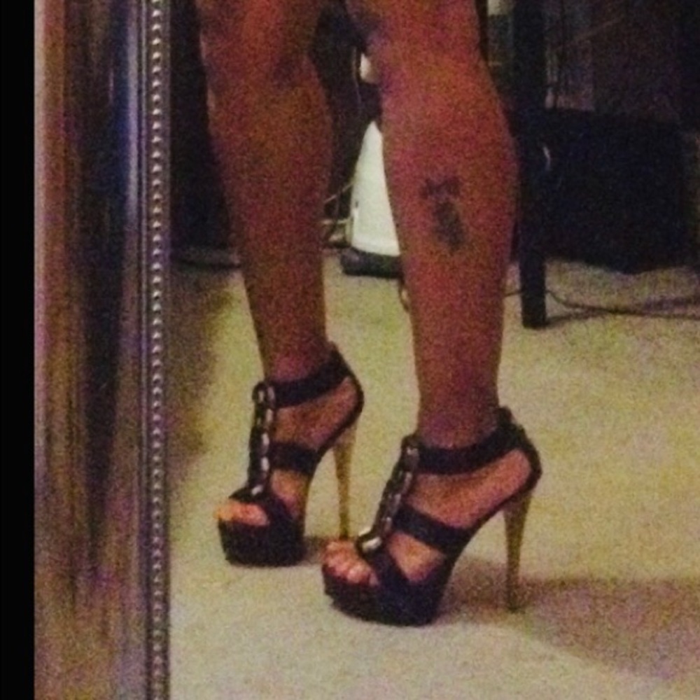 Beautiful Sexy Halston Heels - Picture 5 of 5